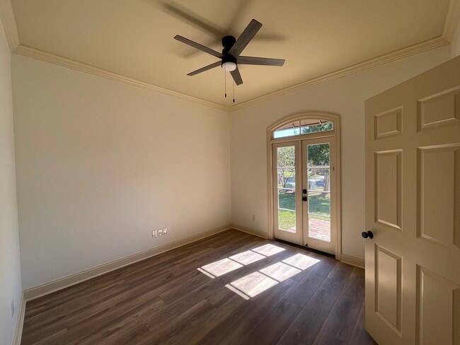 Building Photo - 203 Metairie Ct