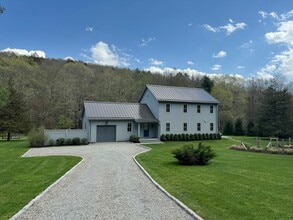 Building Photo - 126 River Rd