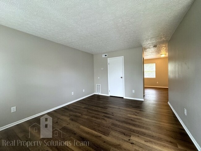 Building Photo - 2636 Sandbury Blvd
