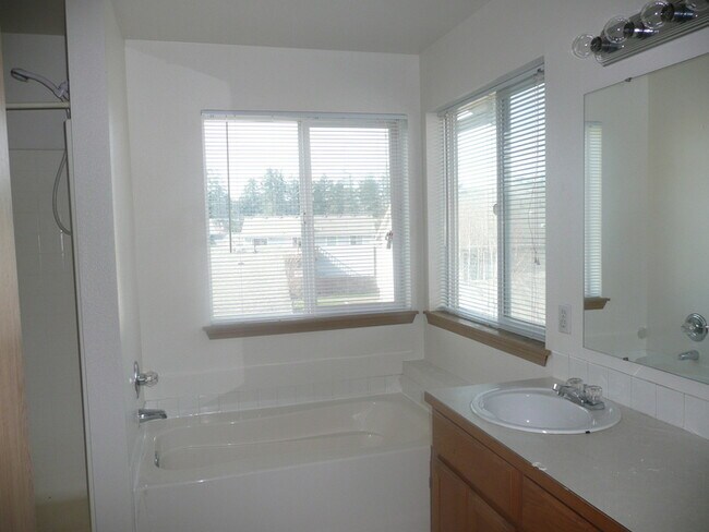 Building Photo - Wonderful 3 Bedroom, 2 1/2 Bath, 2 Story Home!