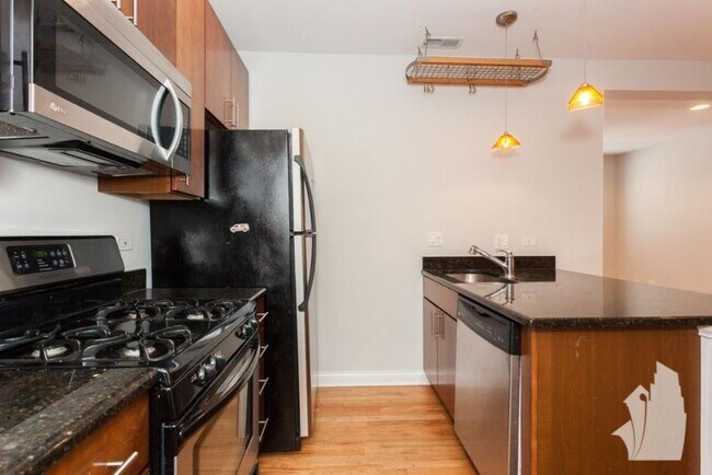 Building Photo - 1 bedroom in Chicago IL 60613