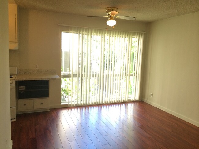 Building Photo - Casablanca West Apartments