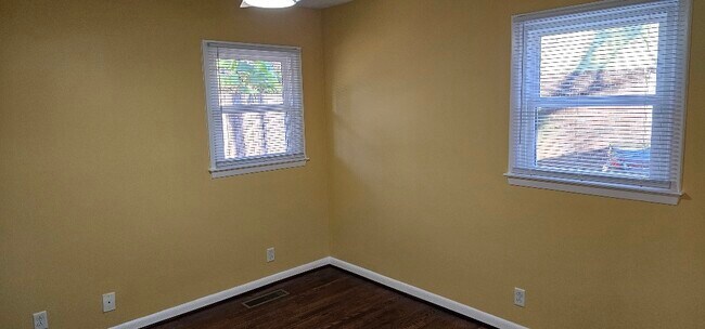 Foto del edificio - 2701 Patrick Rd