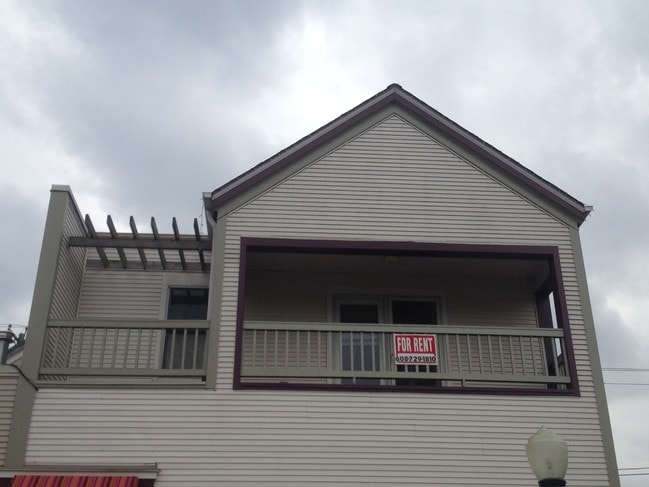 Building Photo - 1316 E Brady St