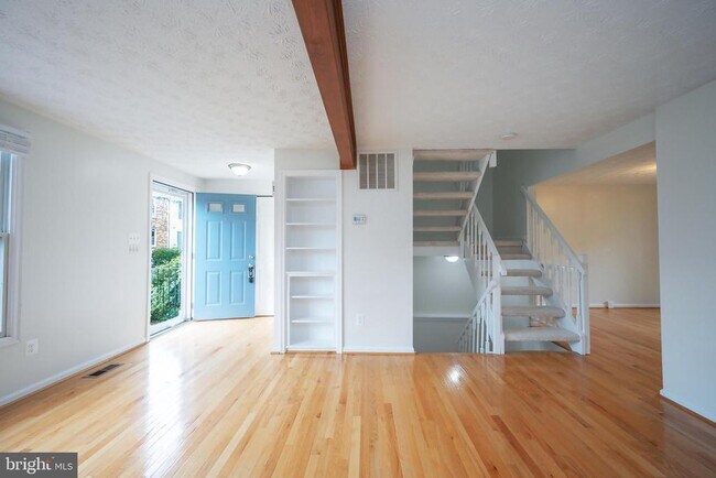 Building Photo - 2025 N Glebe Rd
