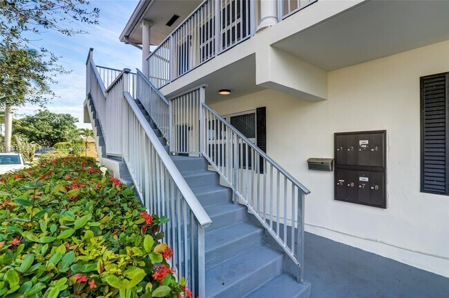 Foto del edificio - 1520 NE 56th St