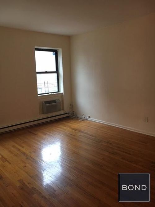 Building Photo - 242 E 81st St
