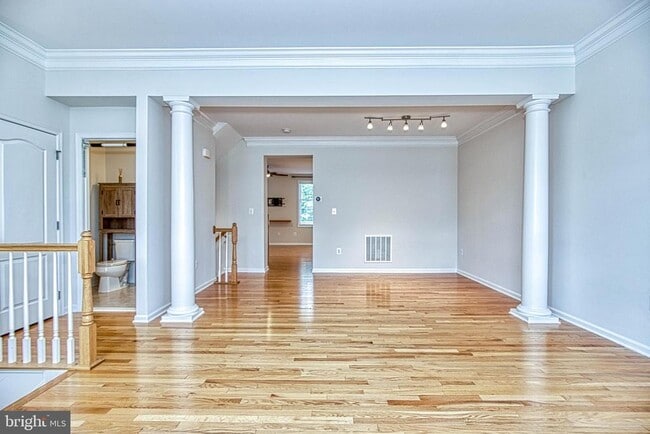 Building Photo - 208 Croft Square