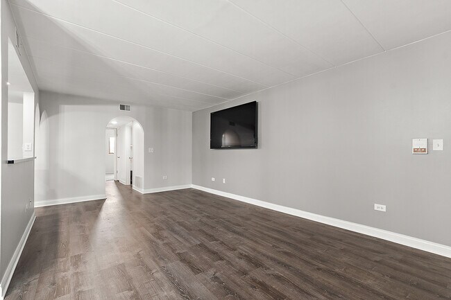 Building Photo - 16749 Paxton Ave