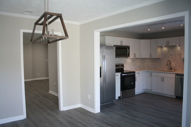 Building Photo - 340 Winding River Dr