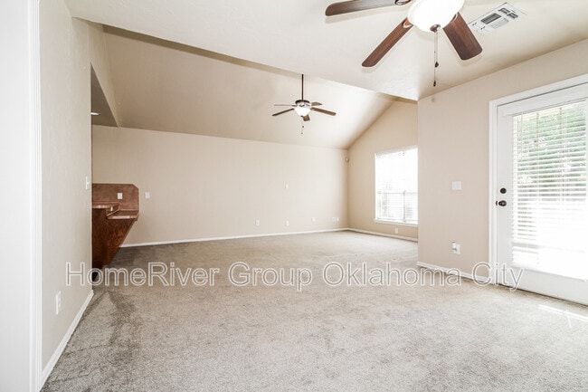 Building Photo - 2521 Ridgewood Dr