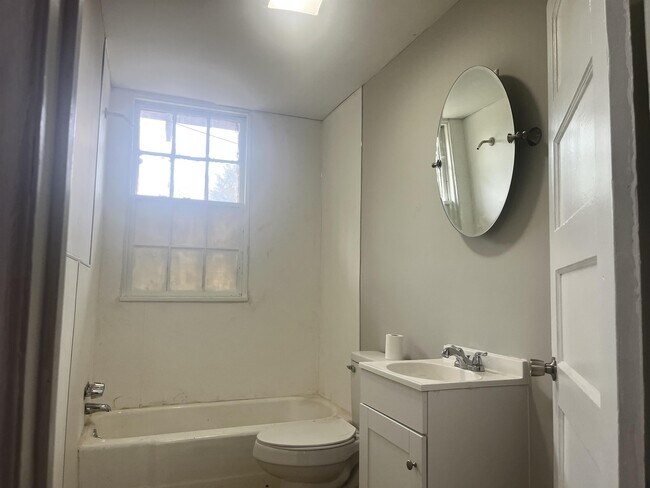 Foto del edificio - 524 Carmen Pl