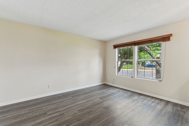 Foto del edificio - 505 Knollwood Ct