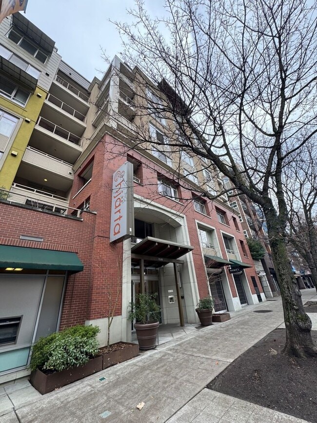 Building Photo - Spacious 2 bed 2 bath, 1000+ sq ft. condo on Market St in Ballard