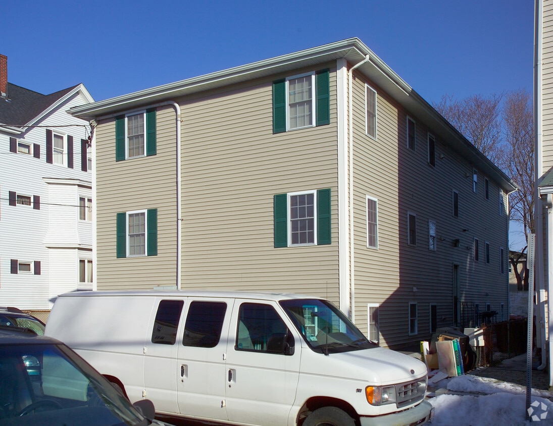 Building Photo - 148 Buffinton St