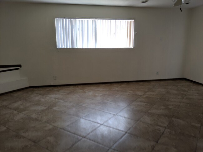 Building Photo - Single Story!! 4 Bed + 2 Bath + 1 Car Garage!