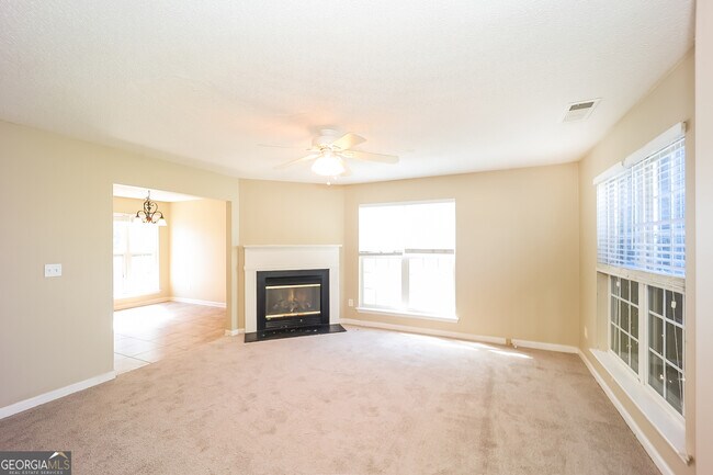 Foto del edificio - 1236 Creekview Cir