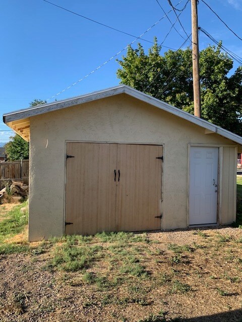 Building Photo - 320 N 600 E