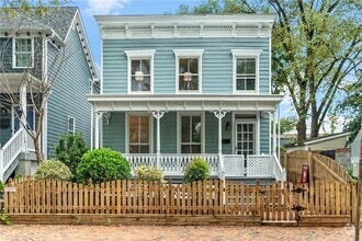 Building Photo - 619 S Pine St