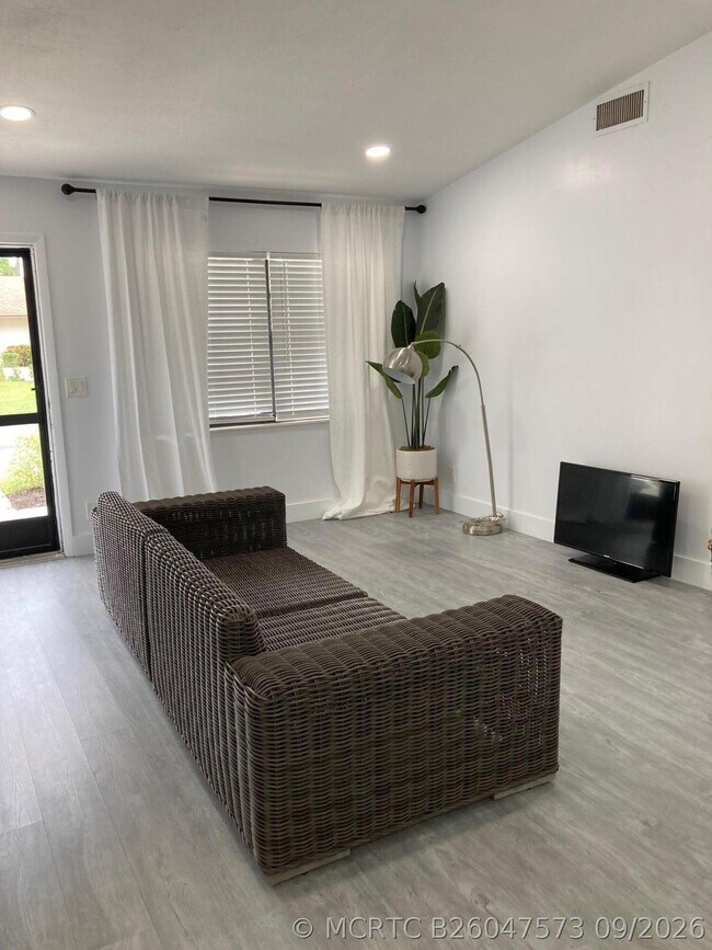 Foto del edificio - 6132 Fairfield Cir