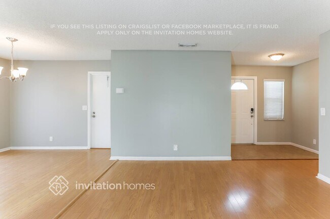 Building Photo - 9422 Saddlebrook Dr