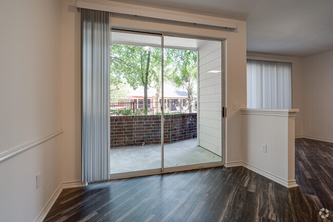 1BR, 1BA - 805SF - The Verandah at LakePointe