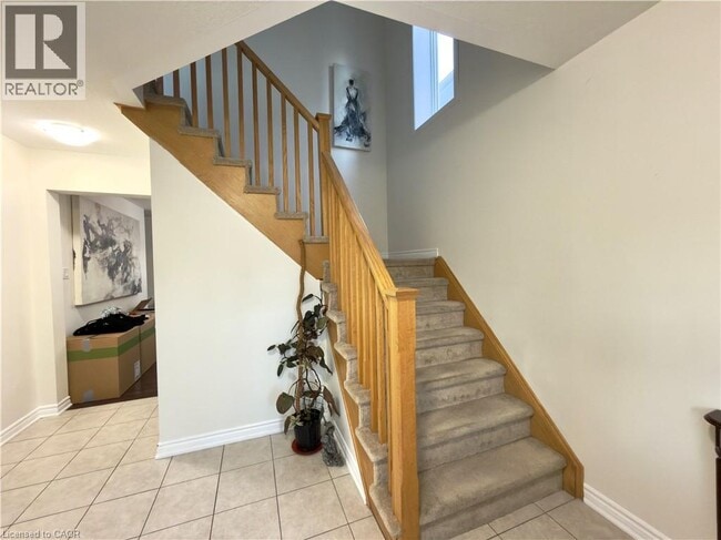 Building Photo - 386 Grovehill Cres