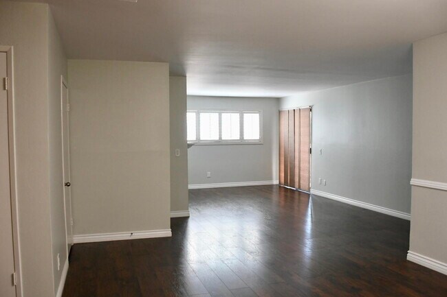 Foto del edificio - 14804 Magnolia Blvd