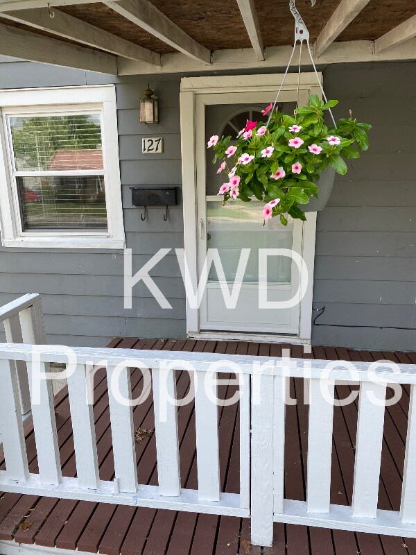Building Photo - 127 Green Acre Dr
