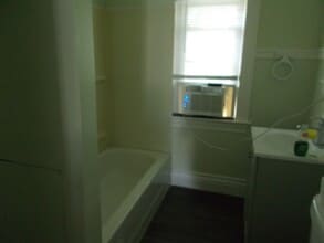 Building Photo - 41 Doran St