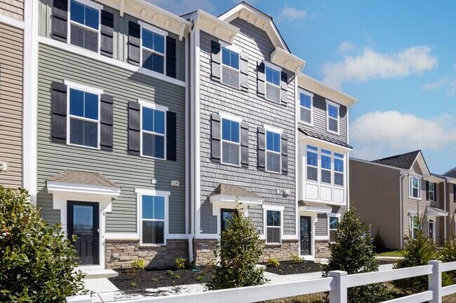 Building Photo - 10 Sidney Ln