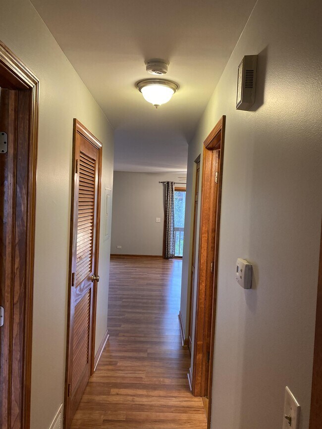 355 Woodridge Cir, South Elgin, IL 60177 Townhome Rentals in South