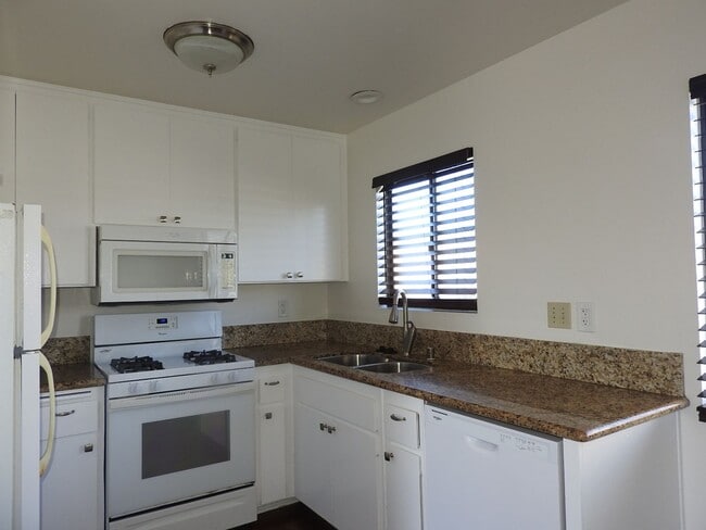 Building Photo - 2108garn