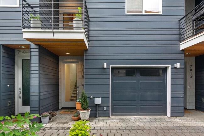 Front - 7015 42nd Ave S