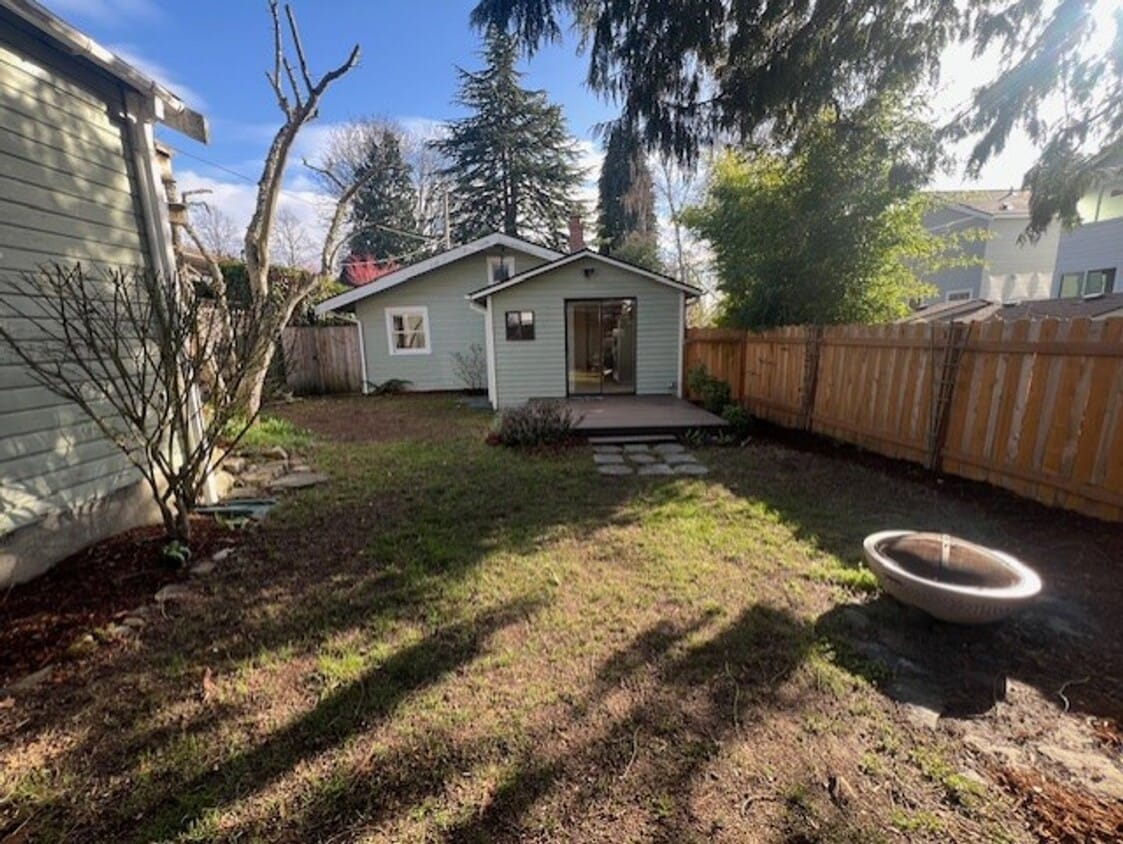 Primary Photo - West Seattle Home