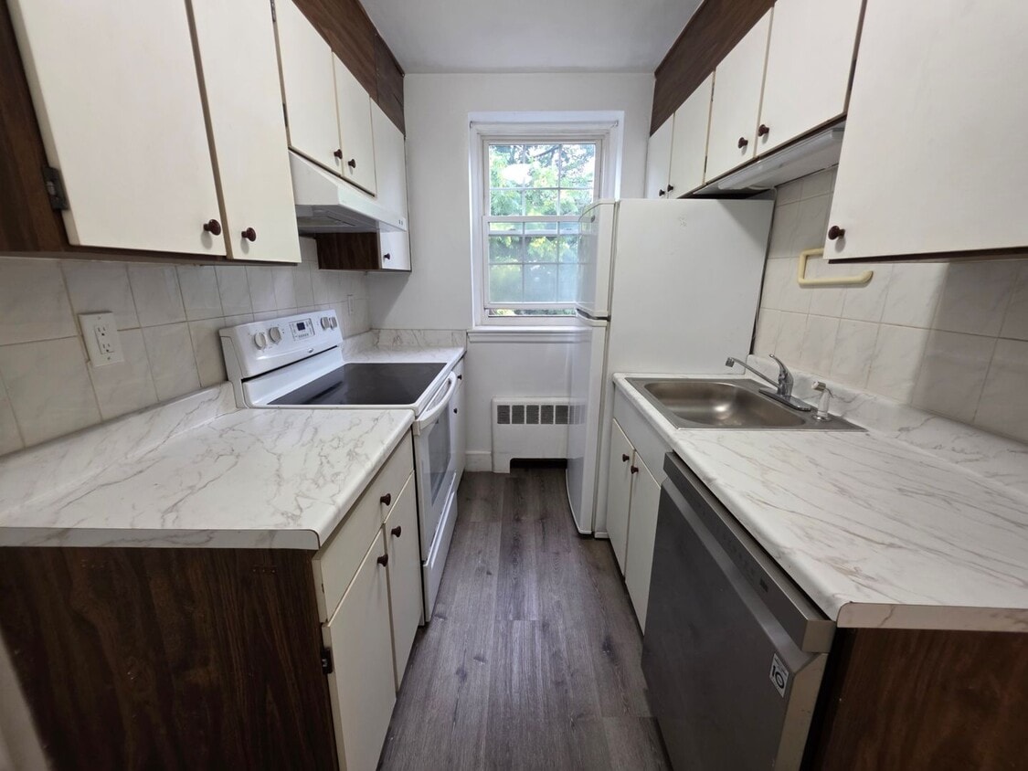Photo - 25 Englewood Ave