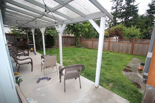 Building Photo - 7326 Triplex