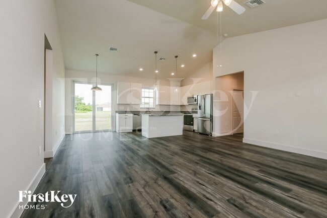 Building Photo - 562 Pachman Cir