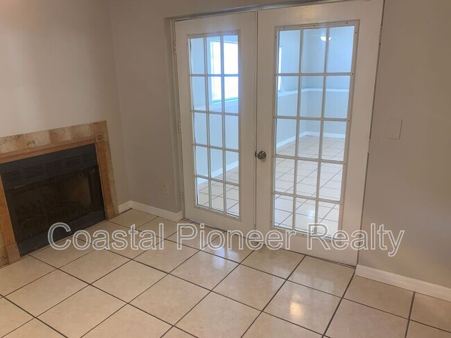 Foto del edificio - 10202 Bonnie Bay Ct