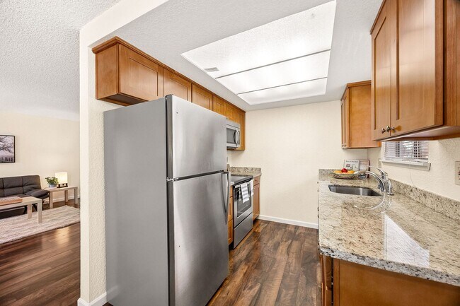 Foto del edificio - Charming 2 bed, 1 bath Lynnwood Condo, $1695/mo.