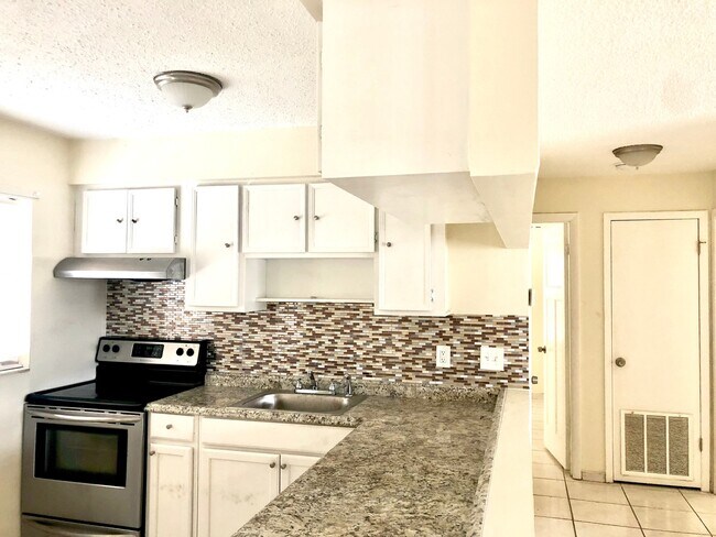 Foto del edificio - BUENAVENTURA LAKES - 2 BEDROOM, 2 BATHROOM HOUSE