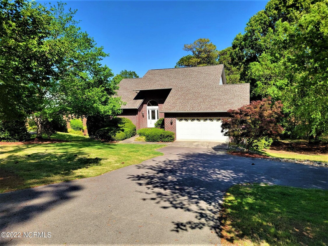 Primary Photo - 110 Clay Cir