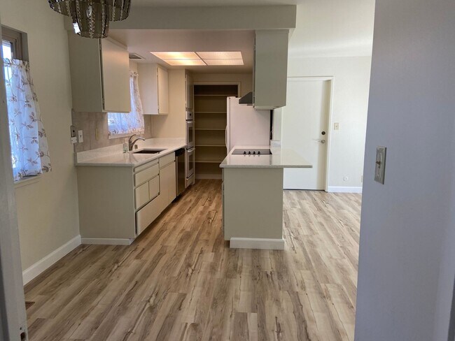 Building Photo - Newly Remodeled 3 bed/2 bath plus bonus room home in Walnut Creek
