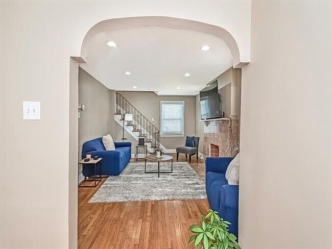 Building Photo - 3537 Beechwood Blvd