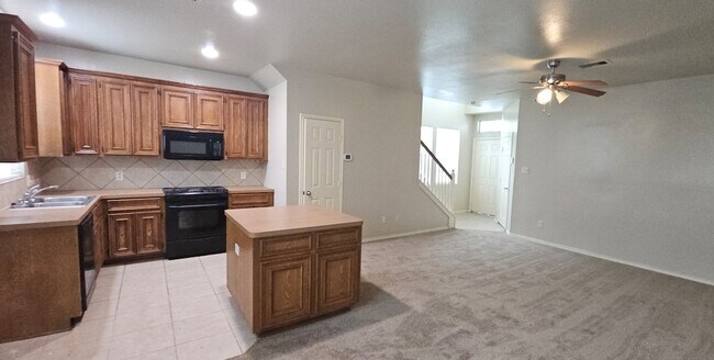 Foto del edificio - 706 Woodport Ln