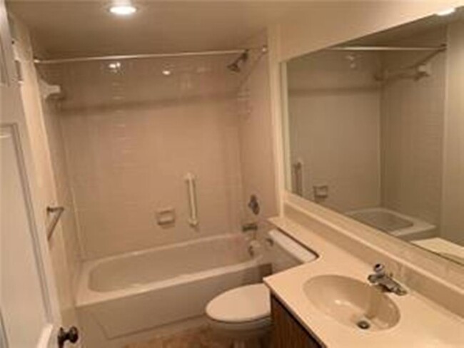 Building Photo - 1703 Whitehall Dr