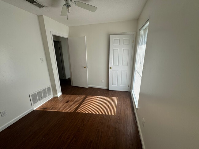 Building Photo - 6049 Eric Ln