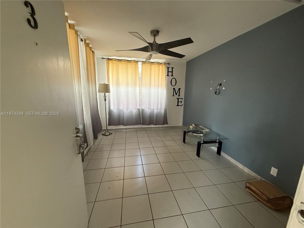 Foto del edificio - 1853 SW 17th St