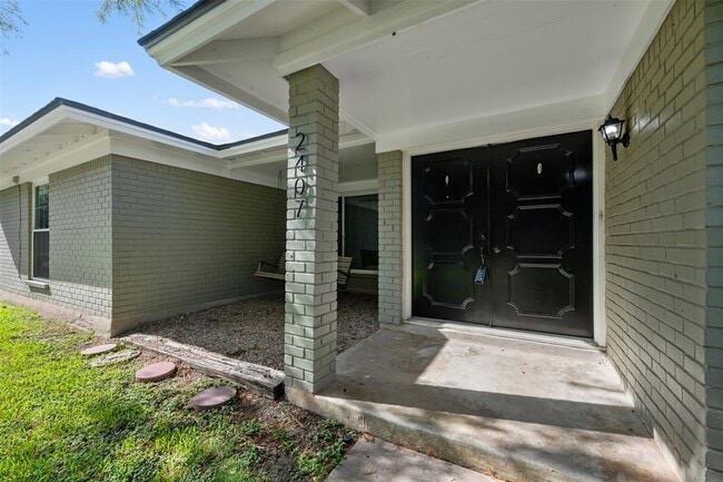 Foto del edificio - 2407 Harrowden Dr