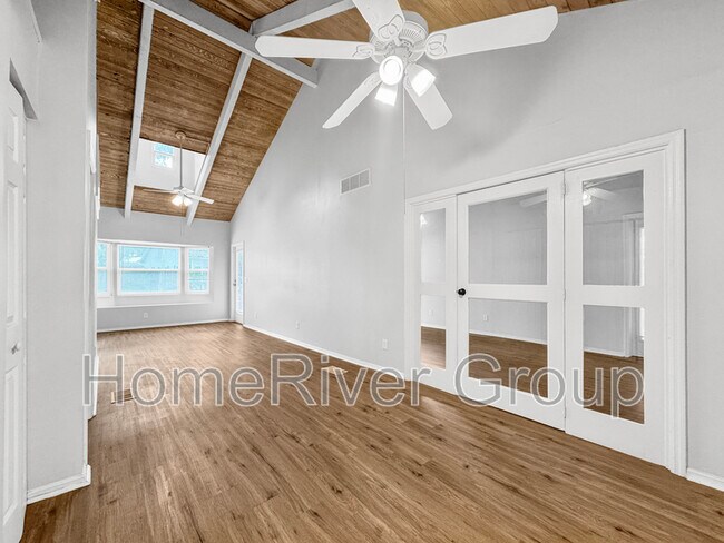 Foto del edificio - 5743 Eden Ln